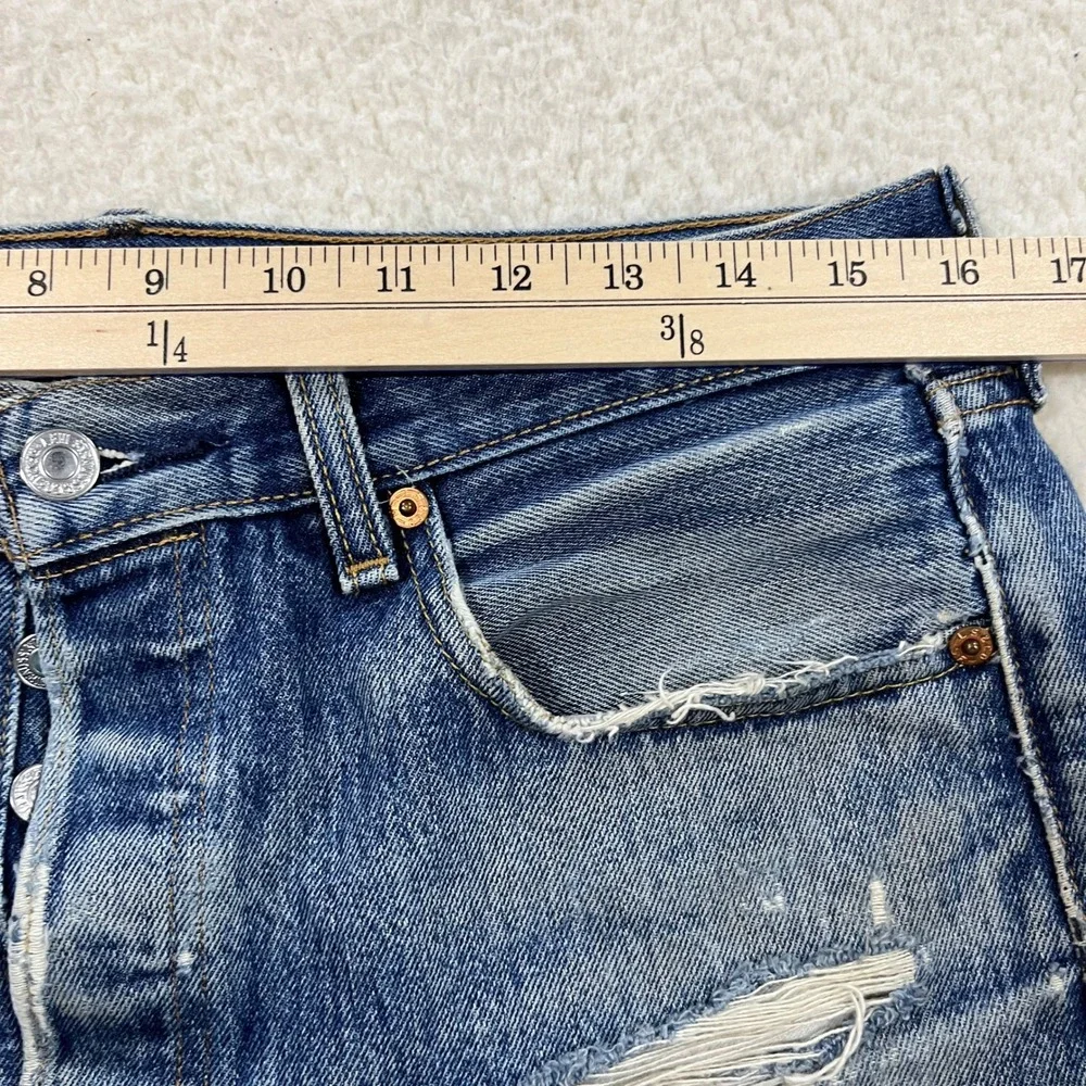 Levi's 501 Jeans Mens 31x32 Blue Original Straight Fit Distressed Denim